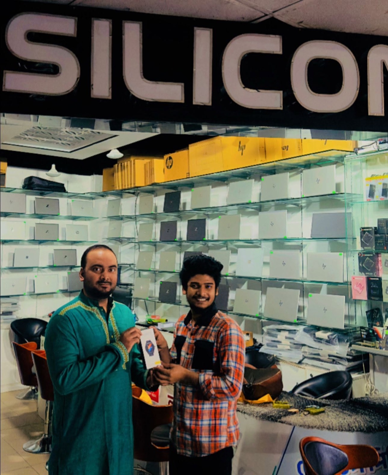 Customer receiving an accessory at Silicon Tech