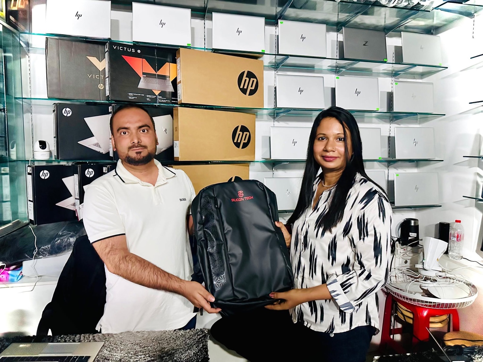 Customers receiving a Silicon Tech laptop backpack